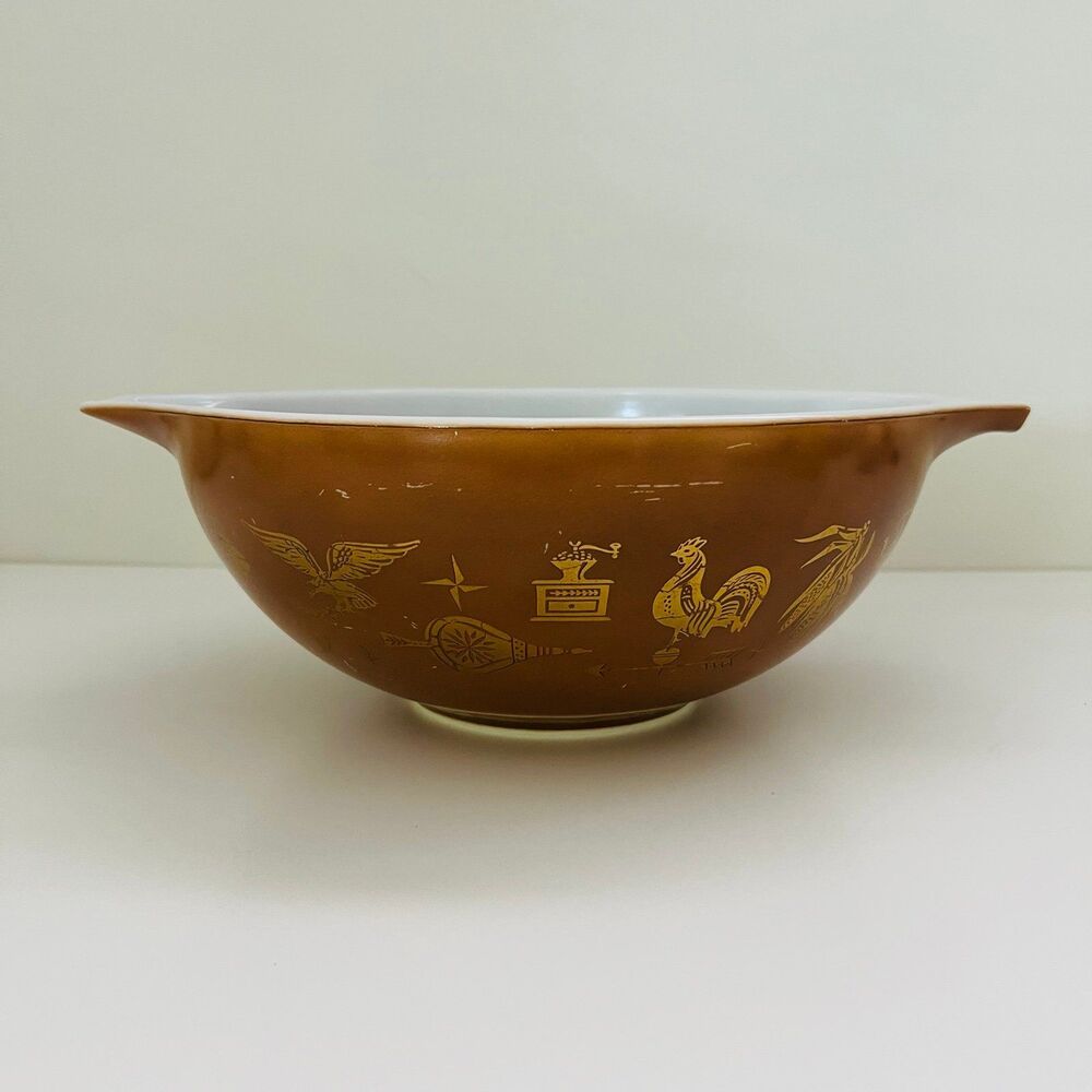 PYREX Brown Gold Early American 444 Cinderella Mixing Bowl 4 Qt